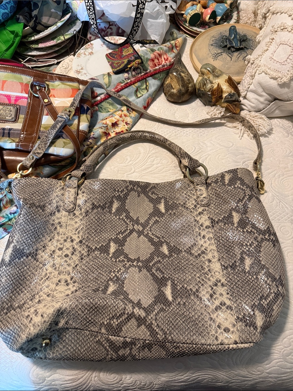 G.I.L.I. Neutral Snake-Print Tote in Gray and Cream